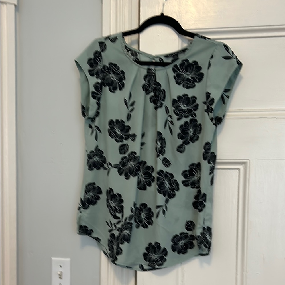 41 Hawthorn Blouse - Black on Seafoam Floral